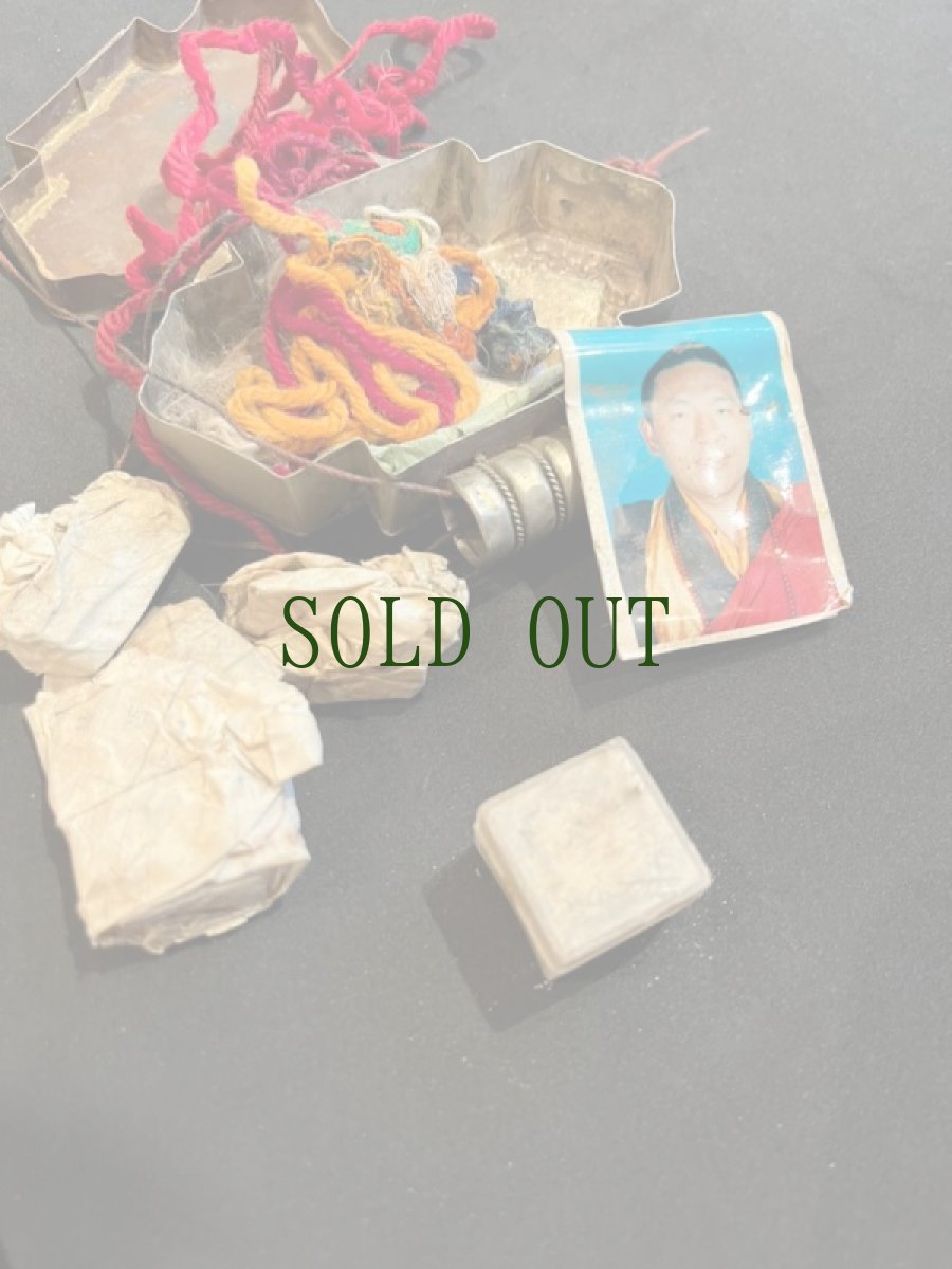 画像11: オールド・ガウ　（チベット密教御守り箱/Old Tibetan GAU）　中身あり（マニリブ・スンドゥ） (11)