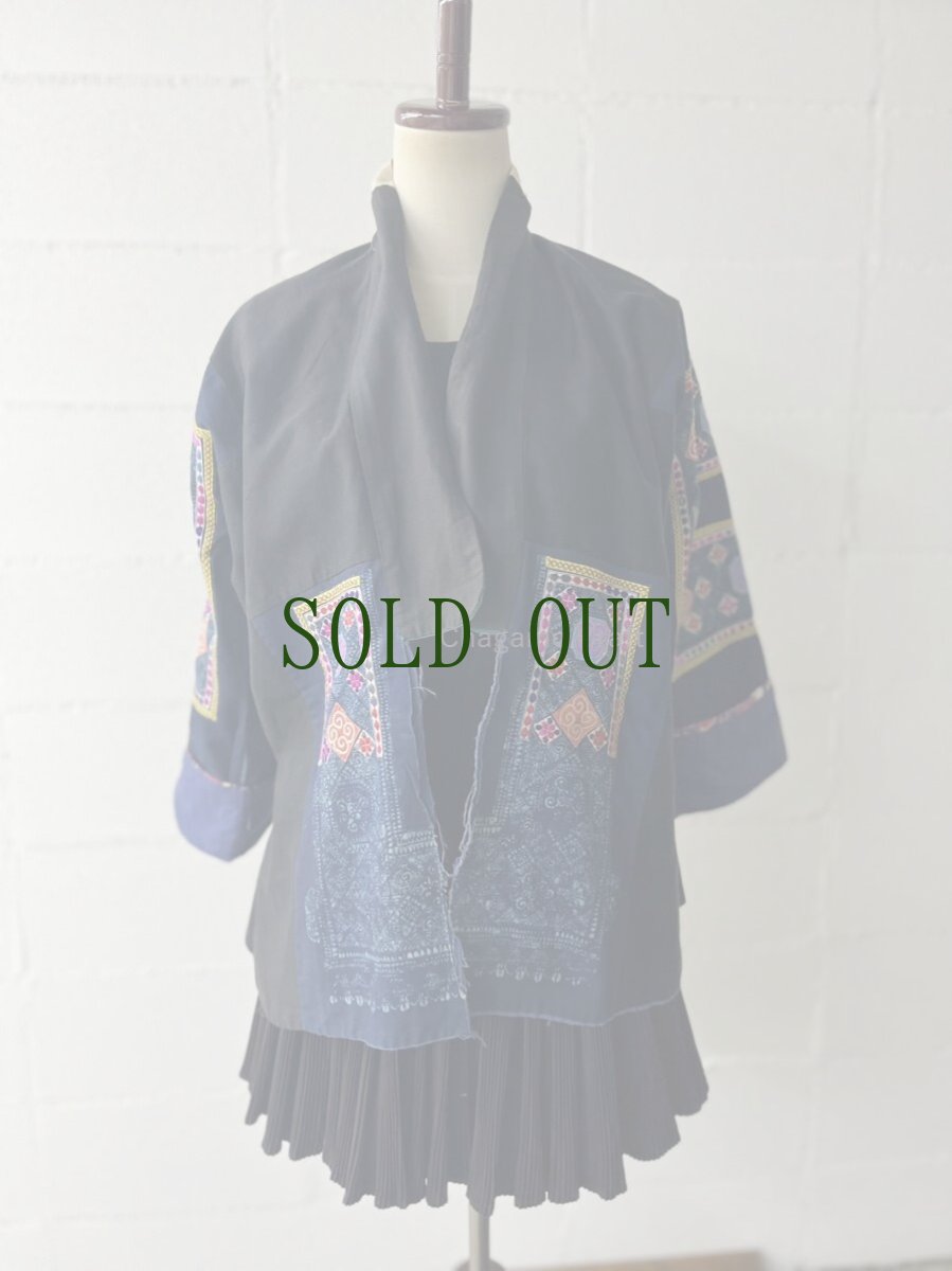 画像4: 貴定小花ミャオ族　(苗族)　木綿・藍染刺繍　衣裳（ビンテージ）　 (4)