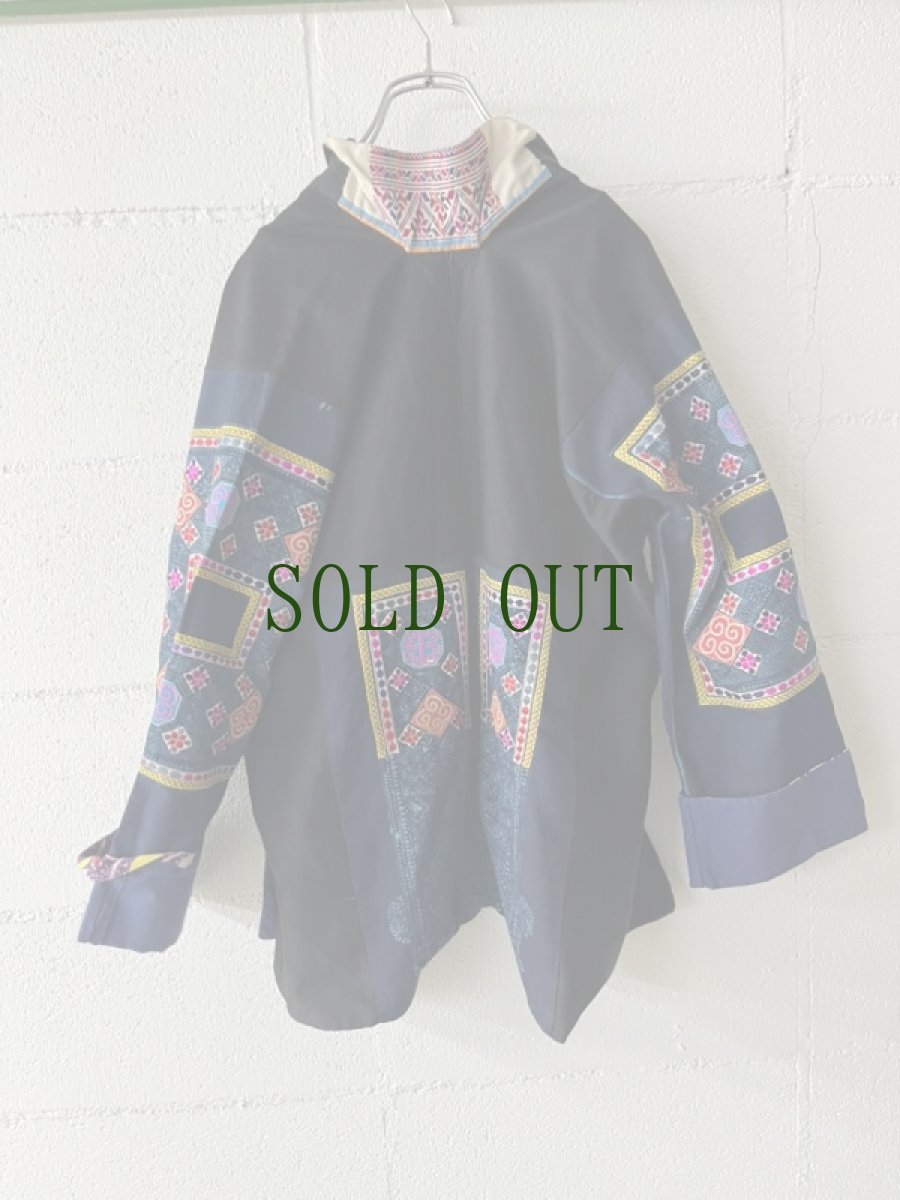 画像11: 貴定小花ミャオ族　(苗族)　木綿・藍染刺繍　衣裳（ビンテージ）　 (11)