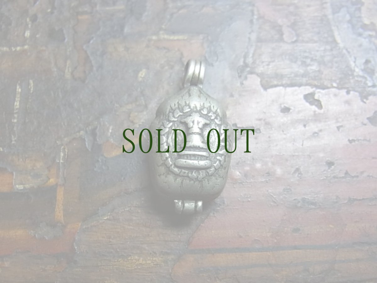 画像2: ガウ・　チベット密教御守り箱　（アミュレットケース型ペンダントトップ）小サイズ (2)