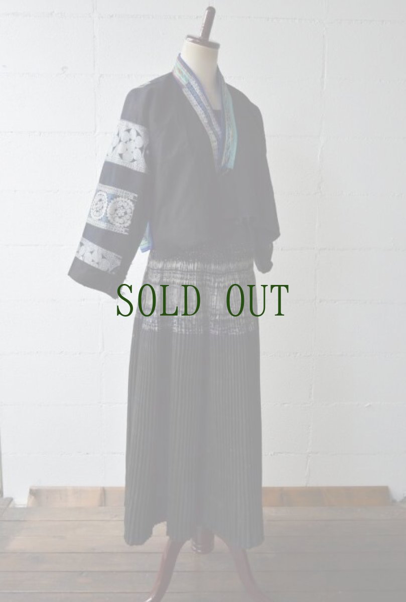 画像10: 貴州省　 布依族（プイ）　藍染・柿渋染　リバーシブル巻きスカート　ヴィンテージ　(丈・・約83 cm) (10)