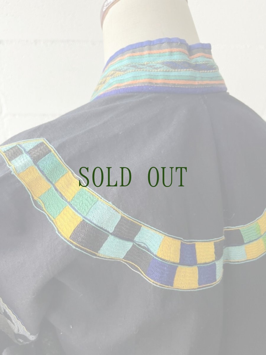 画像8: 貴州省布依族（プイ族）　刺繍・ろうけつ・藍染め　木綿ジャケット（ビンテージ） (8)