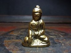 画像1: チベット鍍金仏・小仏　釈迦牟尼仏陀（ブッダ・釈迦如来）年代物 (1)