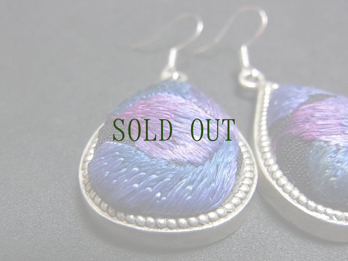 画像3: 貴州ミャオ族の苗銀製・刺繍古裂ピアス　 (3)