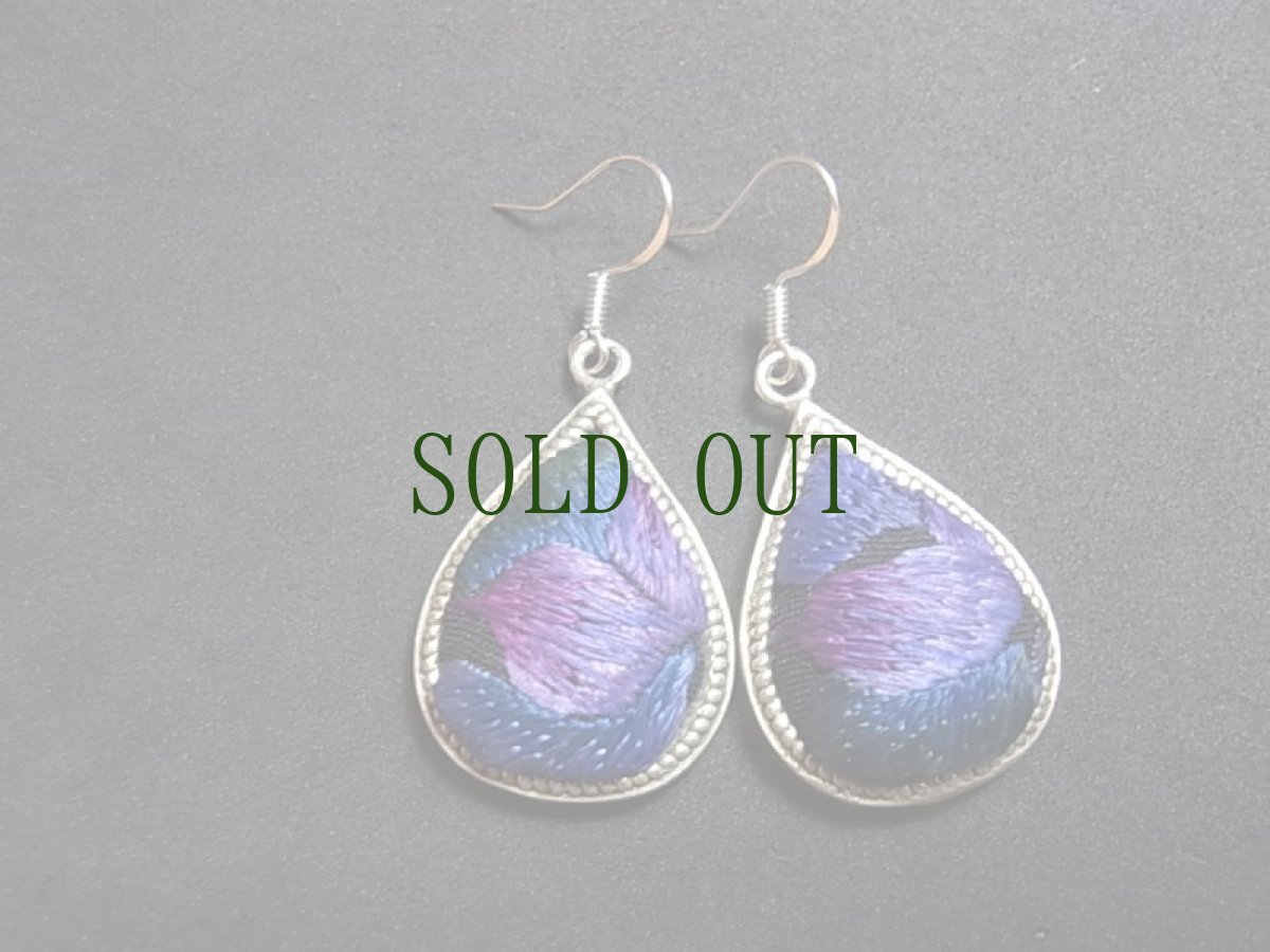 画像2: 貴州ミャオ族の苗銀製・刺繍古裂ピアス　 (2)