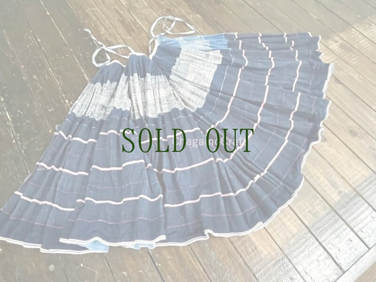 画像3: 貴州省六枝・長角苗族(ミャオ族)　藍染プリーツ巻きスカート・（アンティーク ） (3)