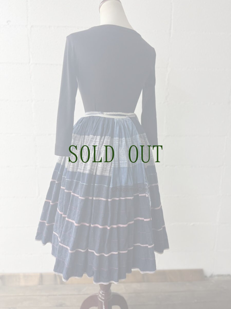 画像12: 貴州省六枝・長角苗族(ミャオ族)　藍染プリーツ巻きスカート・（アンティーク ） (12)