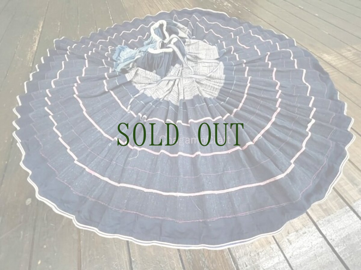 画像4: 貴州省六枝・長角苗族(ミャオ族)　藍染プリーツ巻きスカート・（アンティーク ） (4)