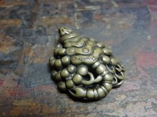 画像3: チベット・蠍の真鍮製トクチャ（護符）銅製 (3)