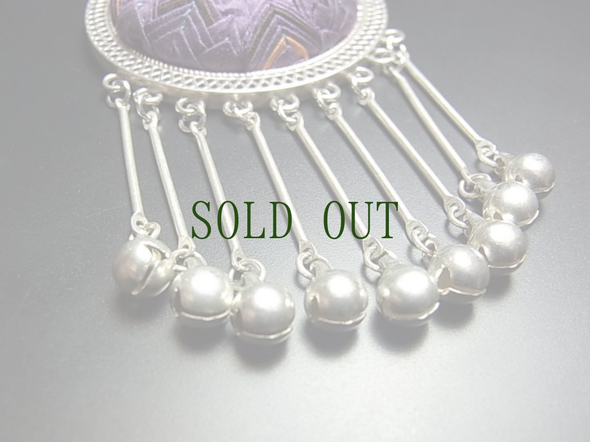 画像4: 貴州省ミャオ族の古刺繍ペンダントトップ　(ミャオ銀製)　 (4)