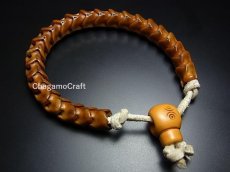 画像9: チベット・蛇骨と老料器グル玉、ヤク革紐の念珠ブレスレット (9)