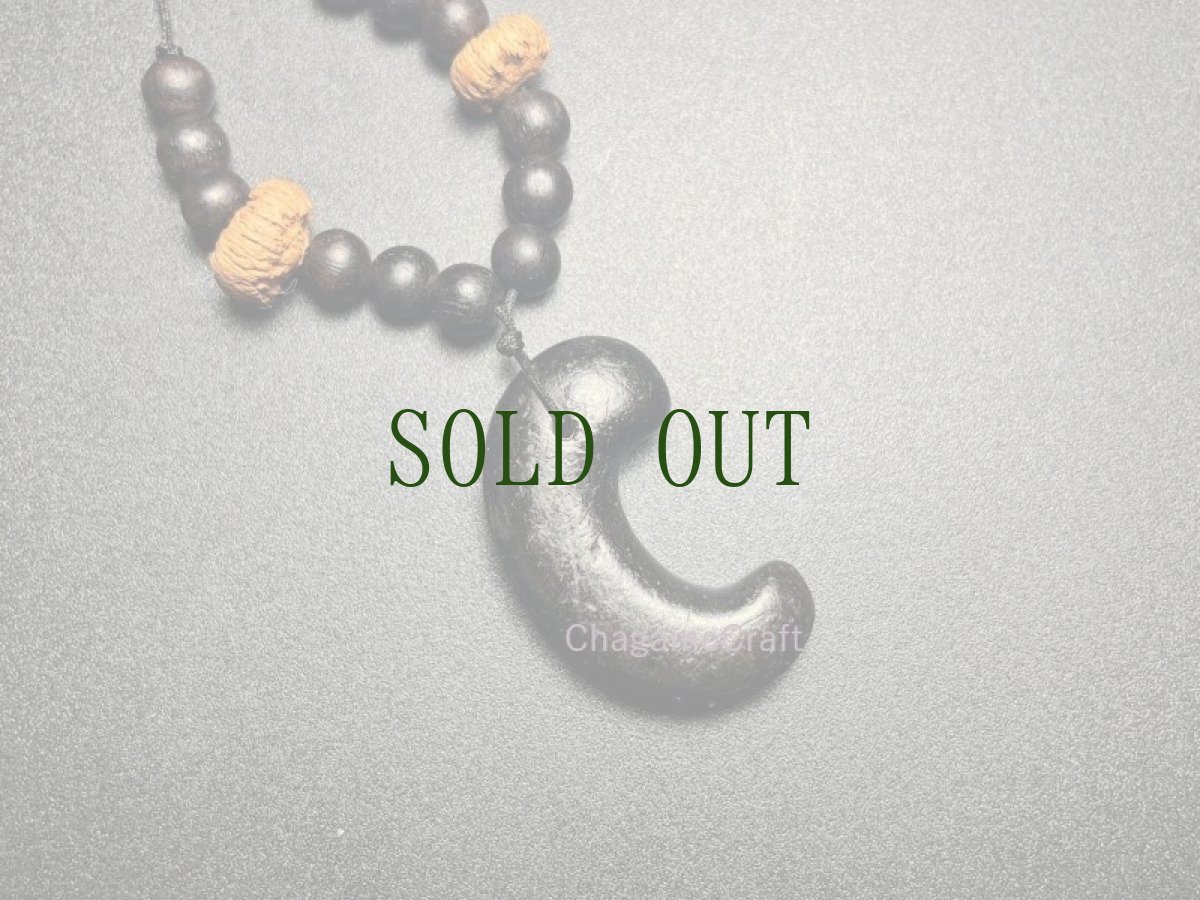 画像2: 滑石製勾玉・古墳時代と沈香珠、蓮華菩提樹の首飾り　（Ancient Magatama） (2)