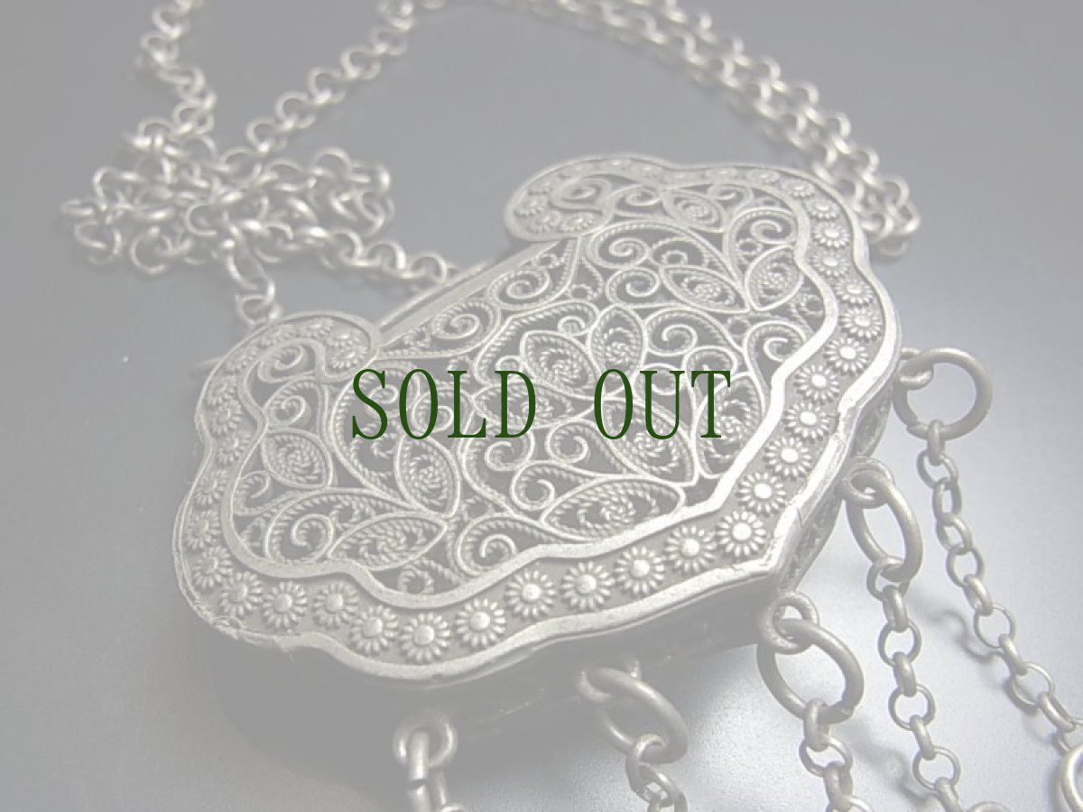 画像8: 貴州省ミャオ族のトライバルネックレス(苗銀)　【錠前と翠石】 (8)