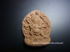 画像3: グンポ（六臂マハーカーラ・大黒天）のツァツァ仏　(チベットの磚仏)　西チベット (3)