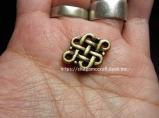 画像5: エンドレスノット（ベルべ・サンサーラ・無限の紐）チベット八吉祥紋・真鍮製/ゴールド色（大） (5)