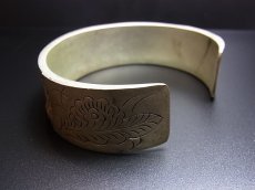 画像4: 貴州省ミャオ族の刺繍古裂バングル(苗銀)　Miao old embroidery silver bangle (4)
