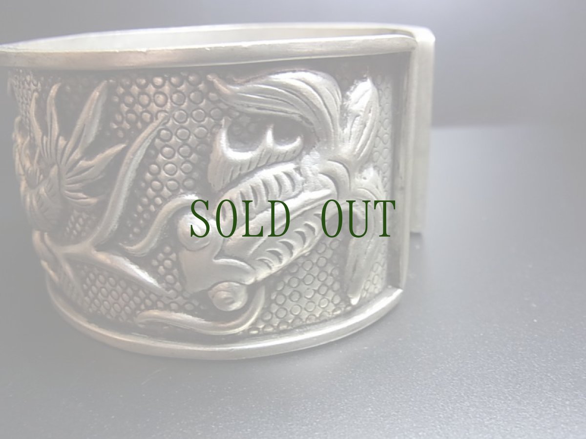 画像5: 貴州ミャオ族のシルバーバングル(ミャオ銀)　花鳥魚　 約39mm  (5)