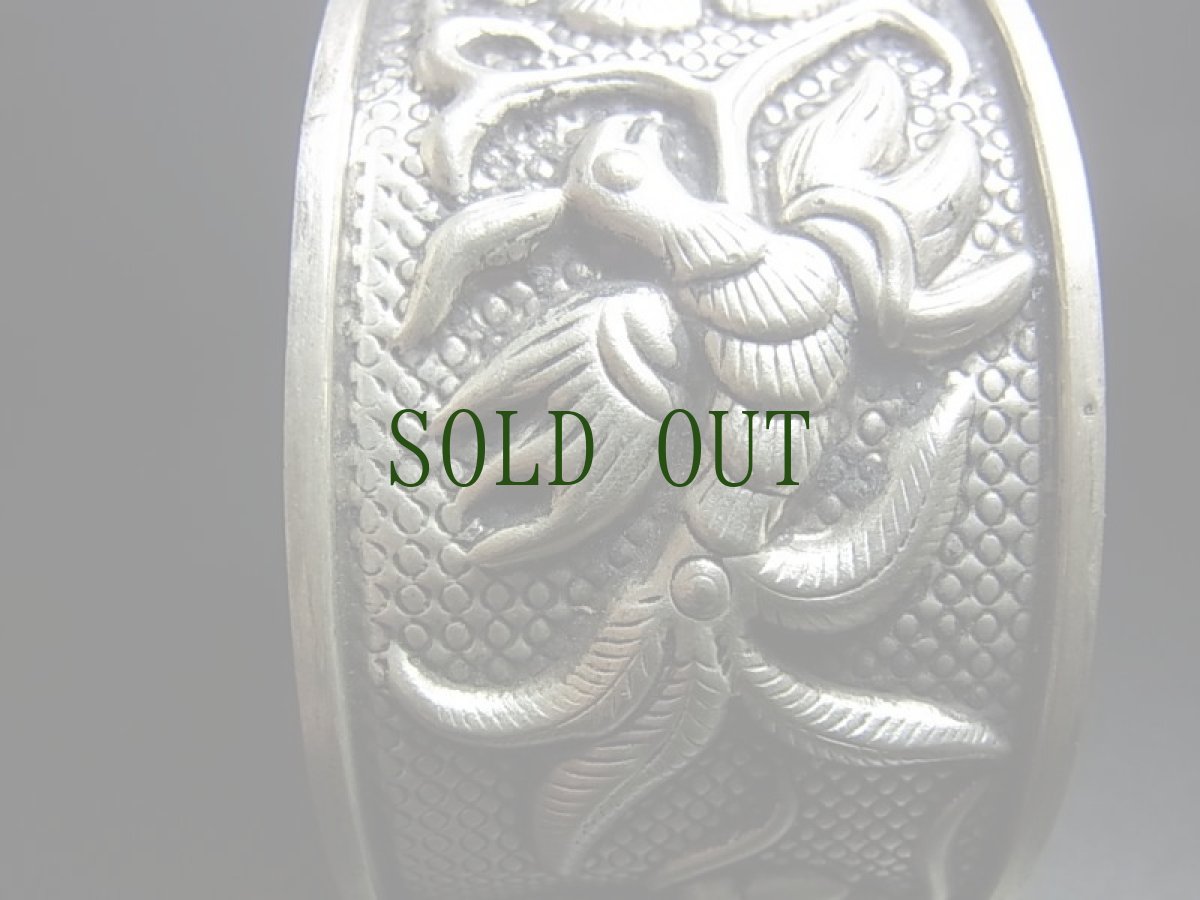 画像3: 貴州ミャオ族のシルバーバングル(ミャオ銀)　花鳥魚　 約39mm  (3)