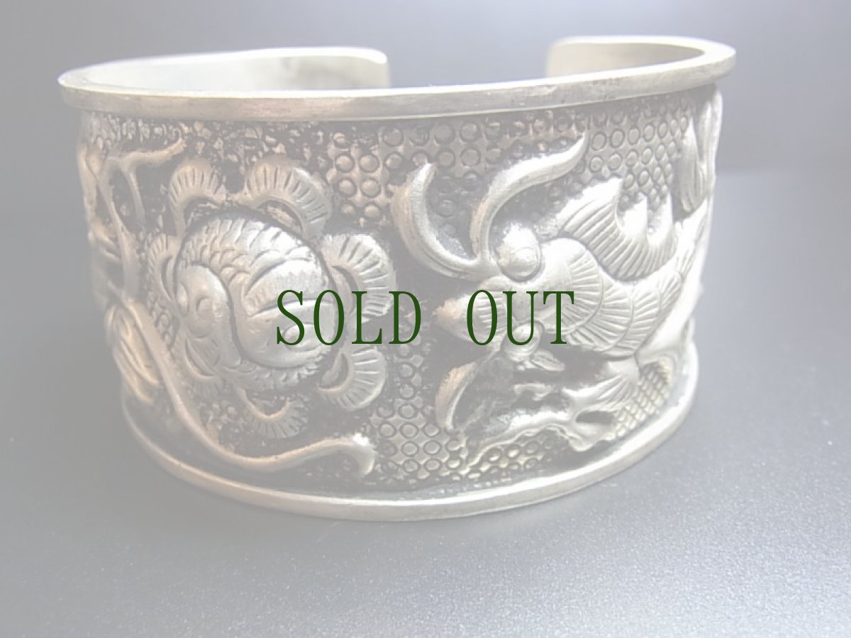 画像4: 貴州ミャオ族のシルバーバングル(ミャオ銀)　花鳥魚　 約39mm  (4)