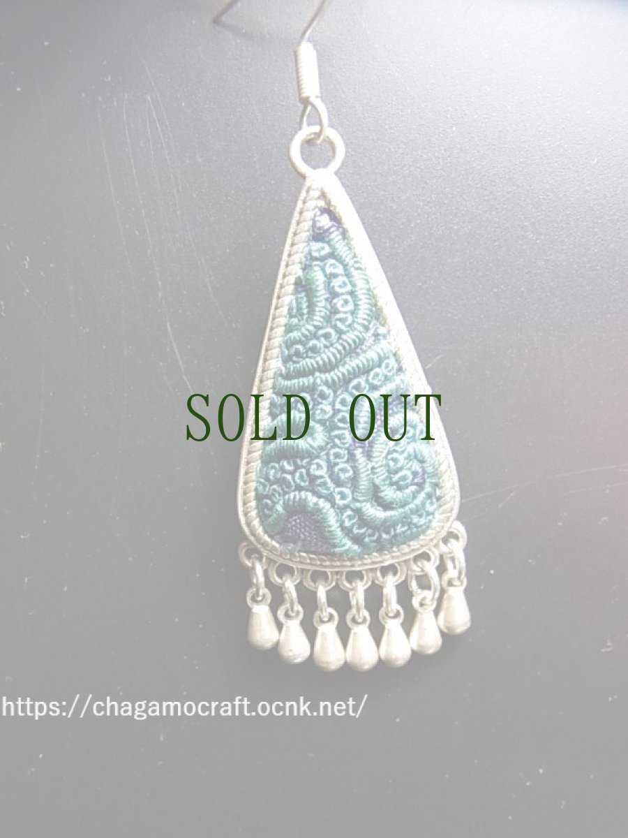 画像6: 貴州ミャオ族の苗銀製・刺繍古裂ピアス　 (6)