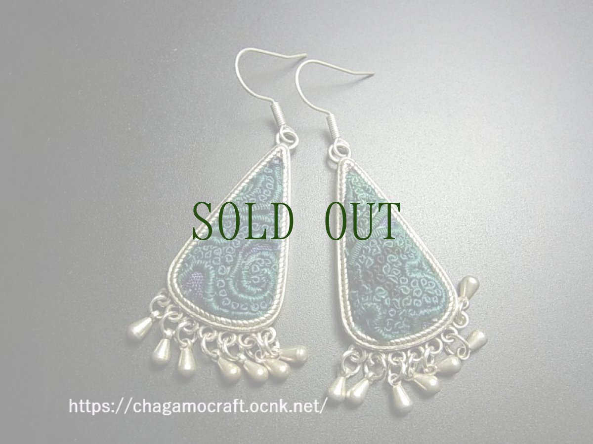 画像2: 貴州ミャオ族の苗銀製・刺繍古裂ピアス　 (2)