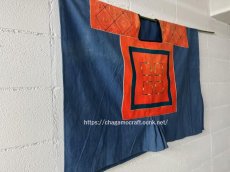 画像2: 彝族・雲南省瀘西イ族（Lu xi YI  ）刺繍・藍染木綿　貫頭衣（刺繍アンティーク） (2)
