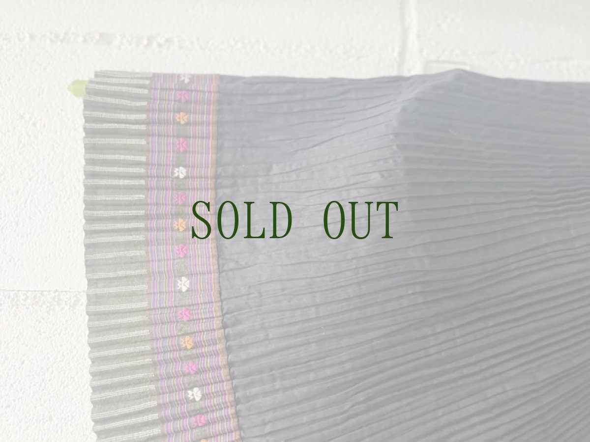 画像5: 貴州省黄平苗族(ミャオ族)　プリーツ巻きスカート（野蚕絹・草木染）ビンテージ (5)