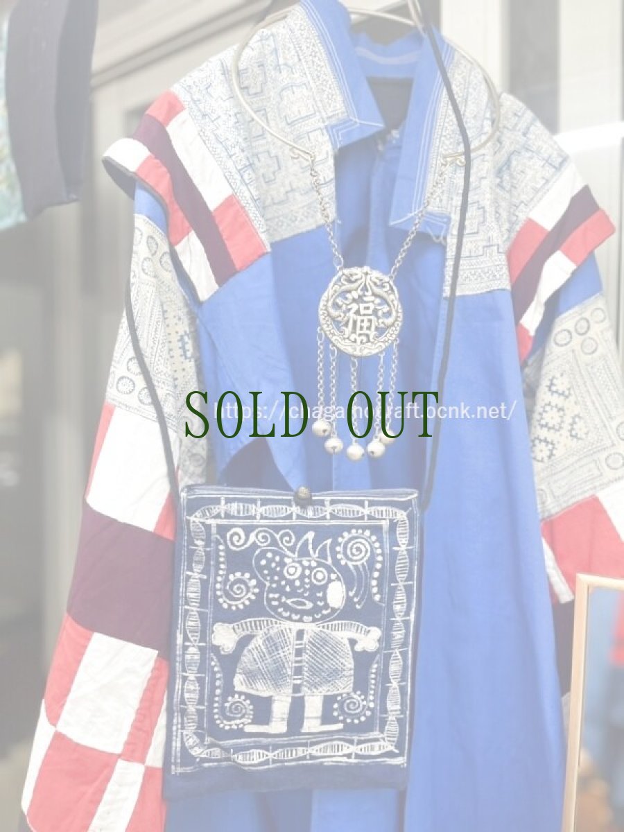 画像6: 革家苗族（ミャオ族）ろうけつ藍染（印花布）古布リメイク、ショルダーミニポーチ (6)