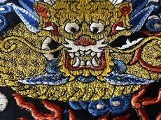画像4: 苗族（ミャオ族）金色の龍・龍神の刺繍布　（約31×31cm） (4)