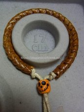 画像9: チベット・蛇骨とルンゴの老料器グル玉、ヤク革紐の念珠ブレスレット (9)