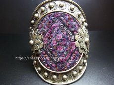 画像2: 貴州省ミャオ族の古刺繍バングル(ミャオ銀) Old embroidery Miao silver bangle (2)