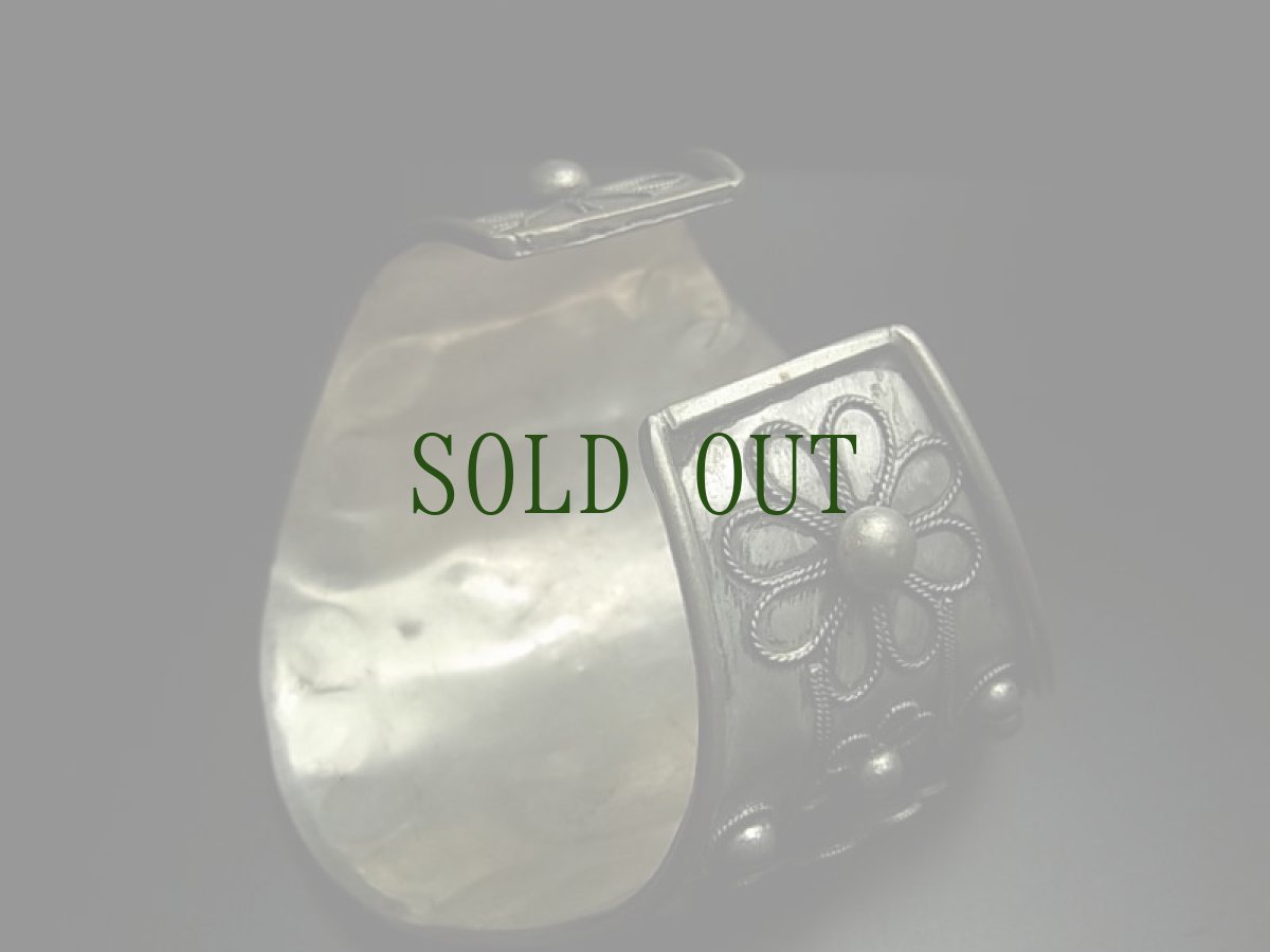 画像5: 貴州省ミャオ族の古刺繍バングル(ミャオ銀) Old embroidery Miao silver bangle (5)