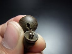 画像3: 沈香木（伽羅）　お数珠用親玉とボサ玉　（約14mm） (3)