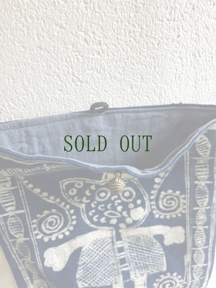 画像3: 革家苗族（ミャオ族）ろうけつ藍染（印花布）古布リメイク、ショルダーミニポーチ (3)