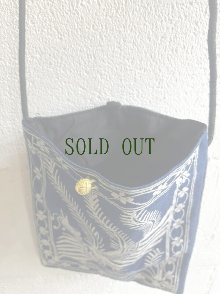 画像3: 革家苗族（ミャオ族）ろうけつ藍染（印花布）古布リメイク、ショルダーミニポーチ (3)