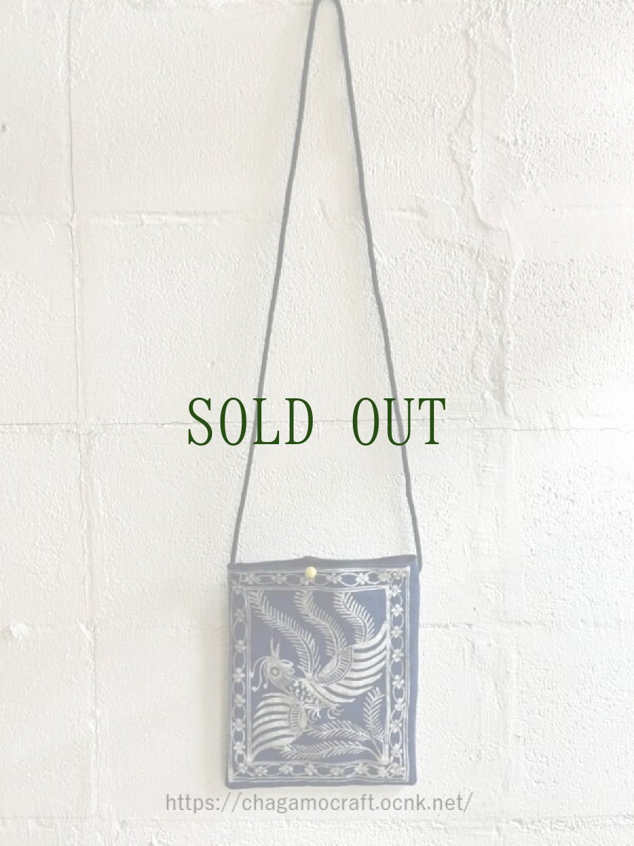 画像2: 革家苗族（ミャオ族）ろうけつ藍染（印花布）古布リメイク、ショルダーミニポーチ (2)