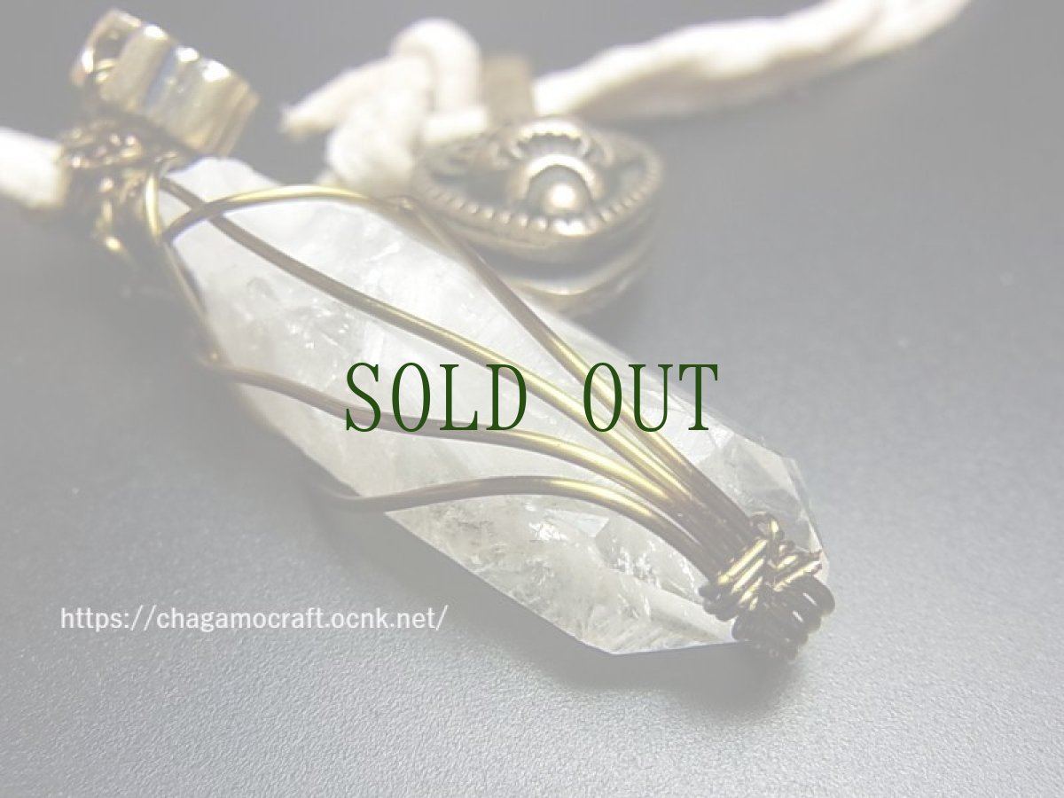 画像5: レムリアンシードのポイントクリスタル（水晶・虹入り）とチベットのエンドレスノット、ヤク革紐、マーカーの首飾り (5)