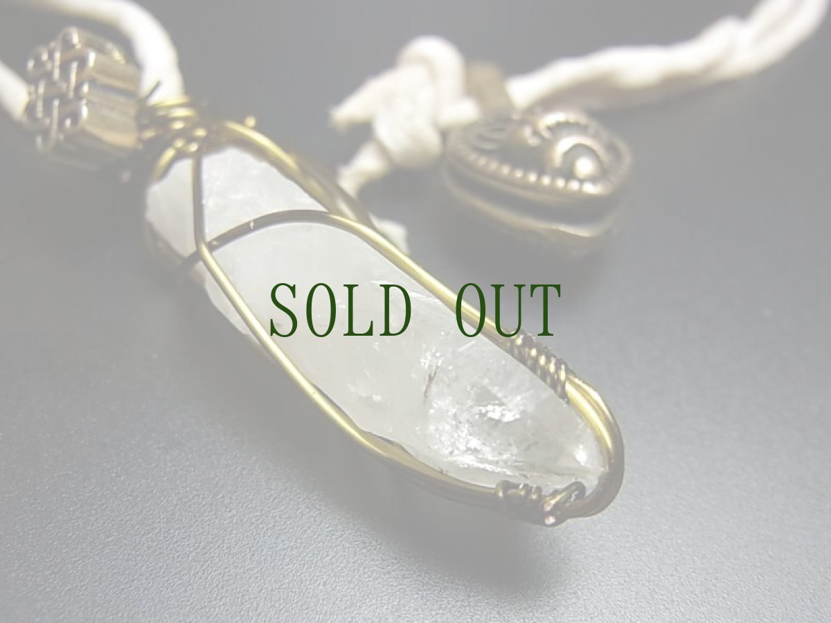 画像6: レムリアンシードのポイントクリスタル（水晶・虹入り）とチベットのエンドレスノット、ヤク革紐、マーカーの首飾り (6)