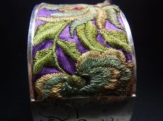 画像3: 貴州省ミャオ族の刺繍古裂バングル(苗銀)　Old embroidery Miao silver bangle　 (3)