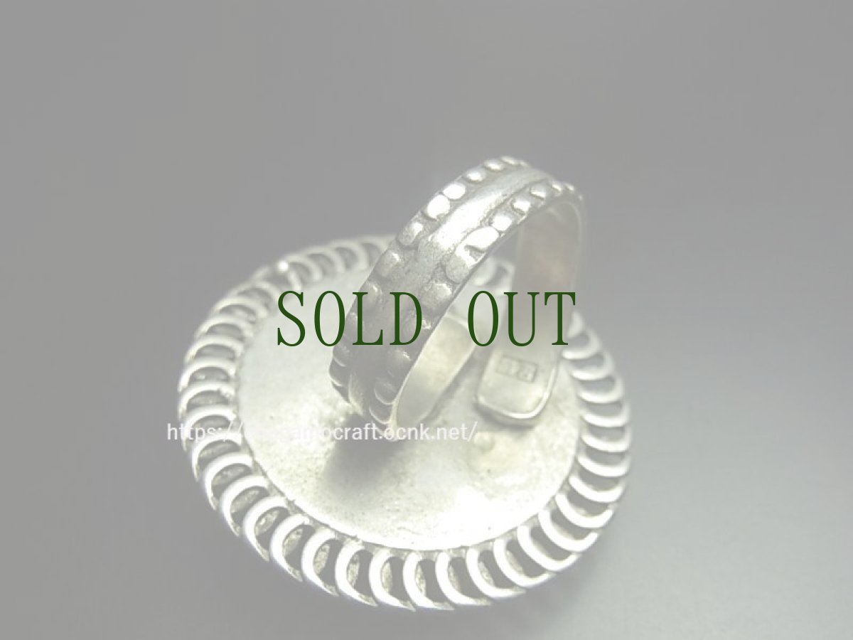 画像4: 貴州ミャオ族の刺繍古裂リング・Lサイズ　（苗銀製） (4)