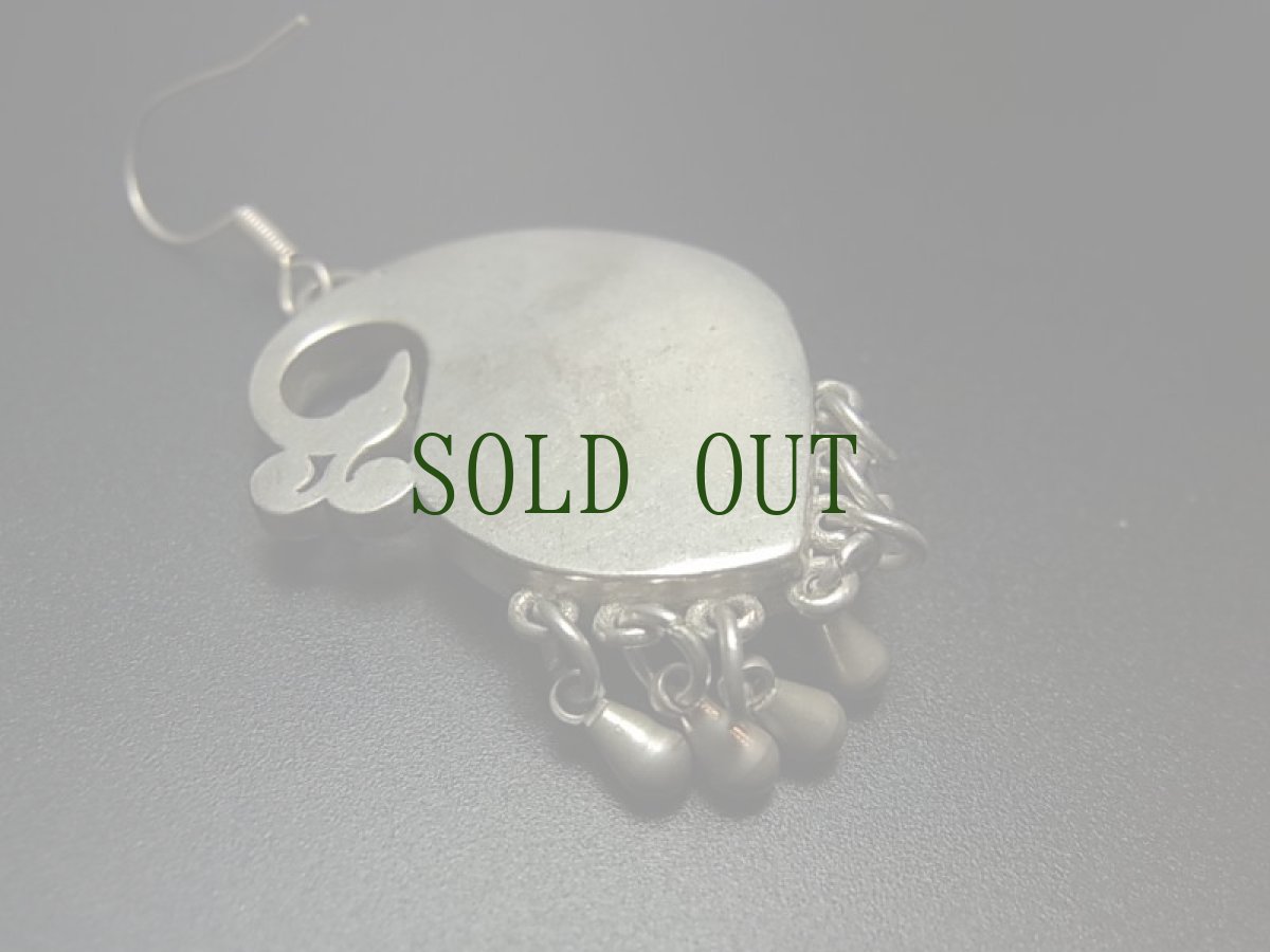 画像4: 貴州ミャオ族の苗銀製・刺繍古裂ピアス　【孔雀】 (4)