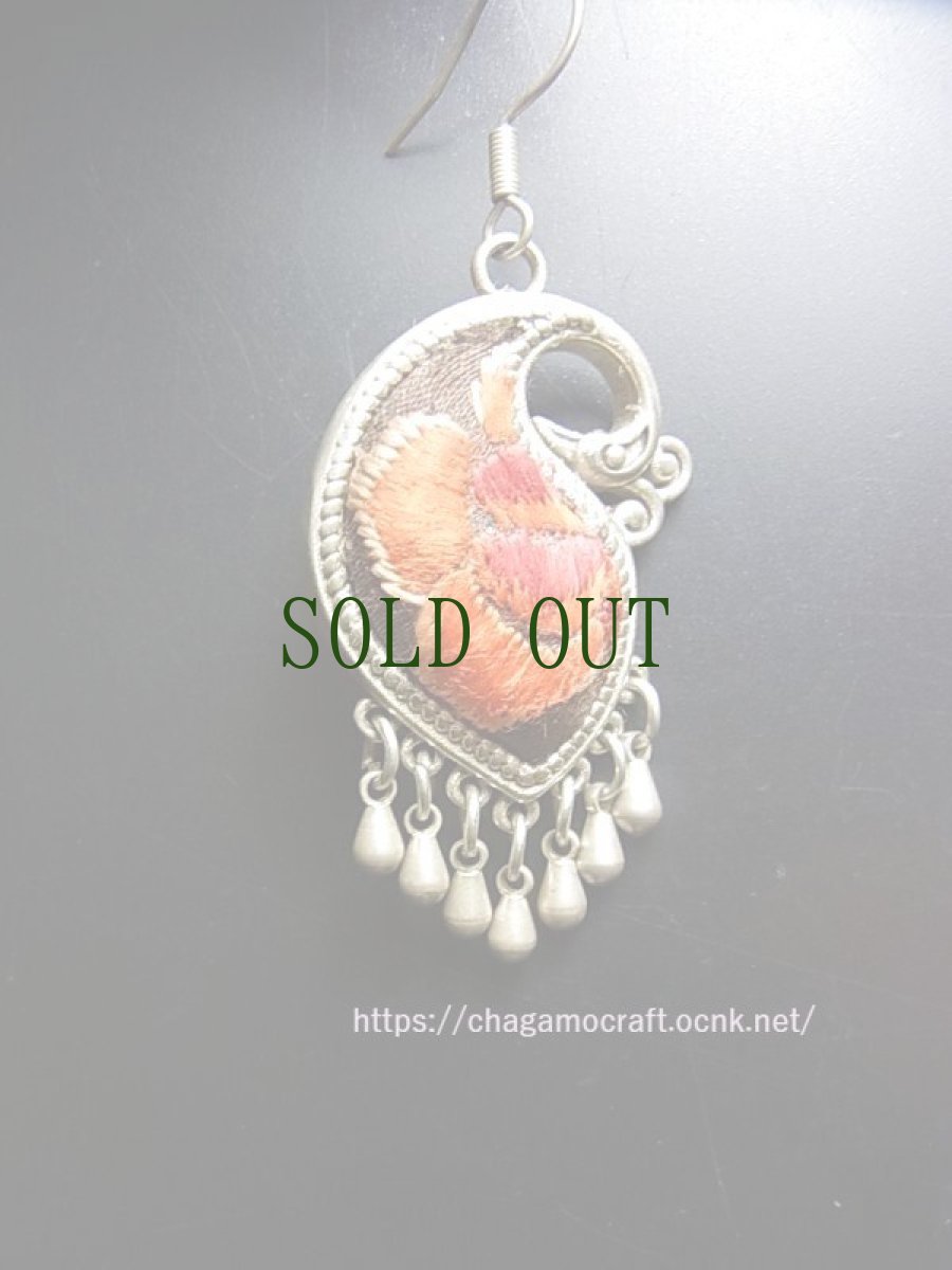 画像5: 貴州ミャオ族の苗銀製・刺繍古裂ピアス　【孔雀】 (5)