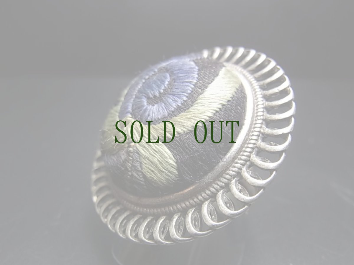 画像3: 貴州ミャオ族の刺繍古裂リング（苗銀製）大 (3)