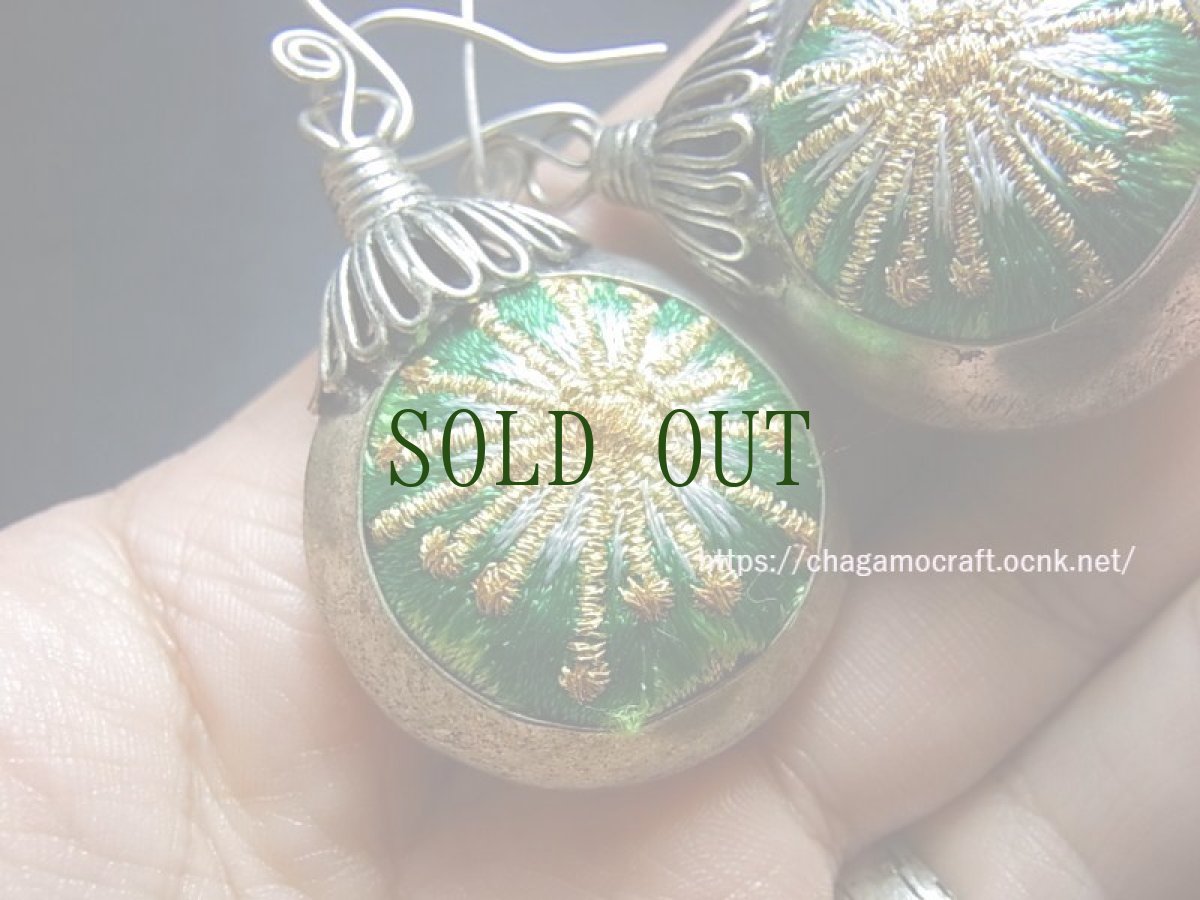 画像6: 貴州ミャオ族の苗銀製・刺繍古裂ピアス　 (6)