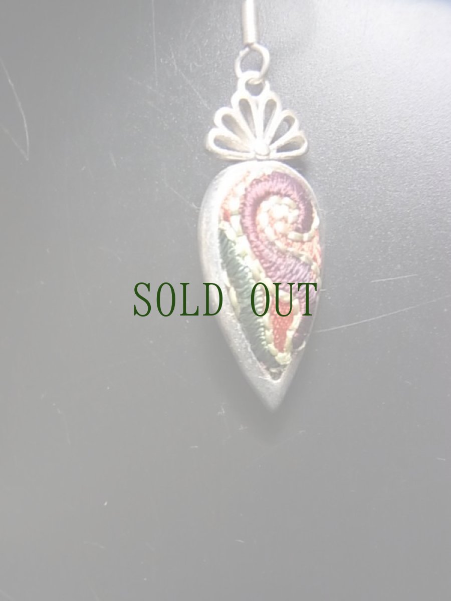 画像5: 貴州ミャオ族の苗銀製・刺繍古裂ピアス　 (5)