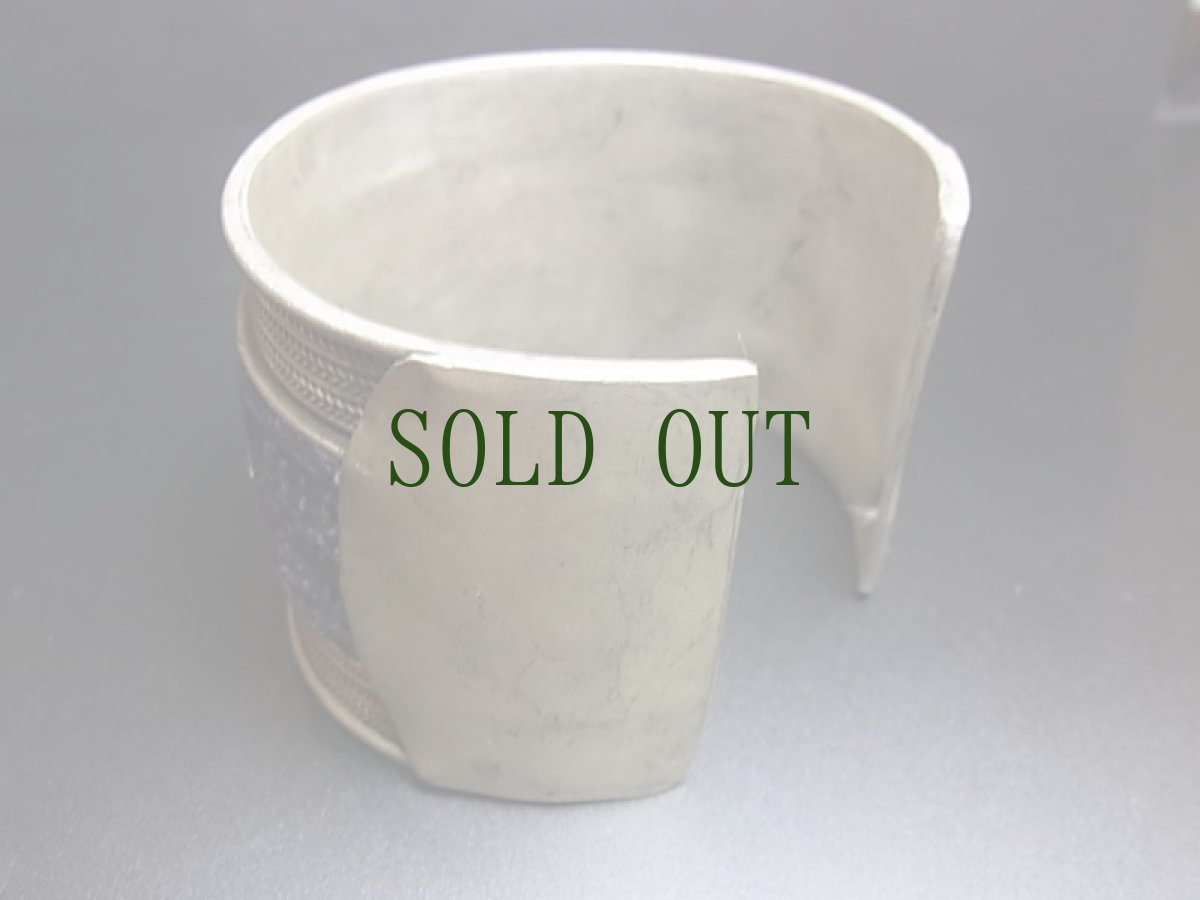 画像4: 貴州省ミャオ族の刺繍古裂バングル(苗銀)　Old embroidery Miao silver bangle　 (4)