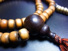 画像4: チベット木珠（白檀）の御数珠　(old tibetan sandalwood mala )　数珠カウンター付・アンティーク (4)