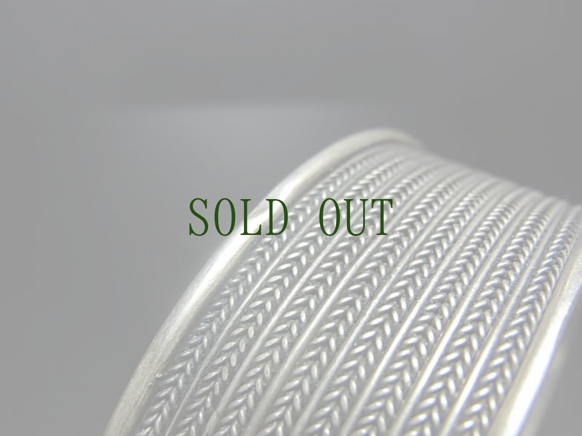 画像4: 貴州ミャオ族のシルバーバングル(ミャオ銀)　 約25mm (4)