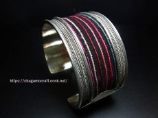 画像1: 貴州省ミャオ族の刺繍古裂バングル(苗銀)　Old embroidery Miao silver bangle　 (1)