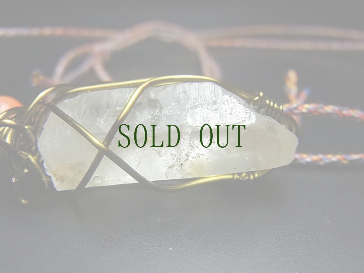 画像5: レムリアンシードのポイントクリスタル(水晶・虹入り)と珊瑚、チベット吉祥紐の首飾り (5)